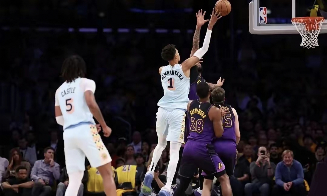 九游账号登录中心官网-浓眉哥在切尔西比赛中最后时刻胜出，反败为胜引发热议！(胜利万岁德语siegheil)