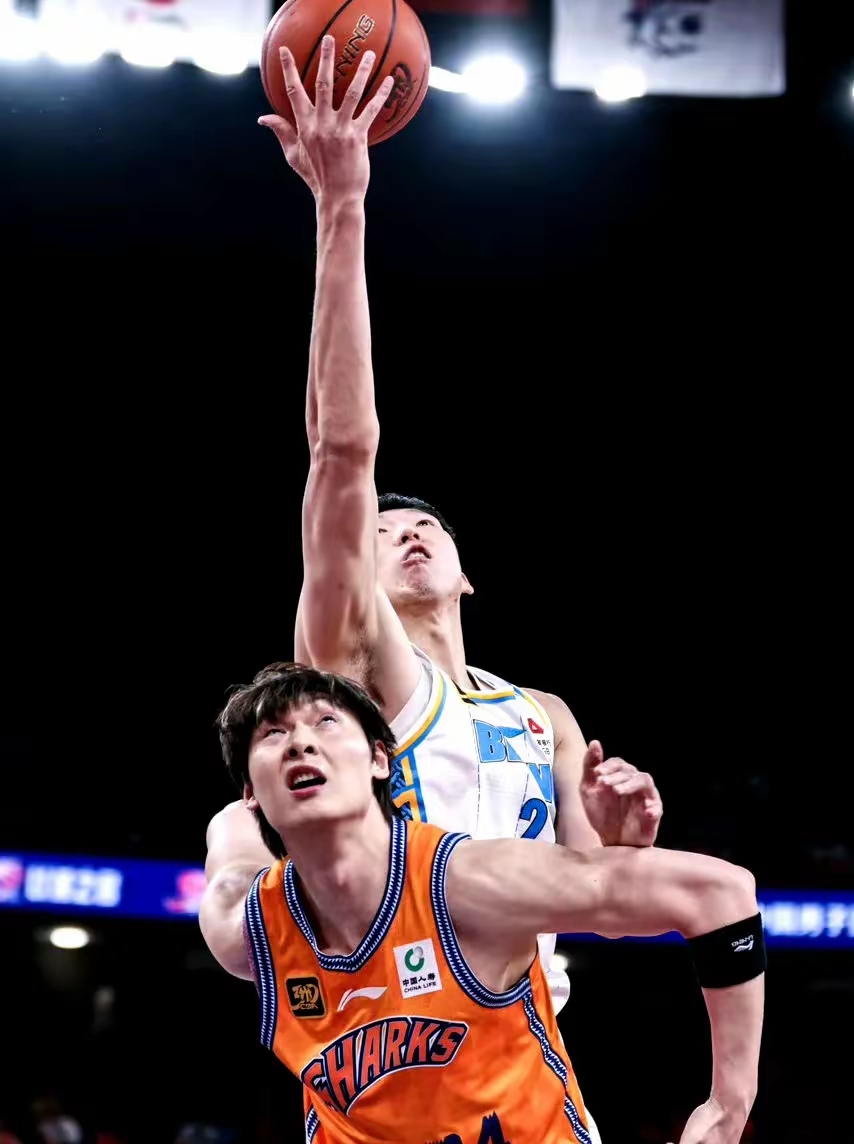 九游账号登录-关键时刻CBA常规赛焦点战，埃因霍温防线松动，气氛紧张，团队化学反应显著的简单介绍