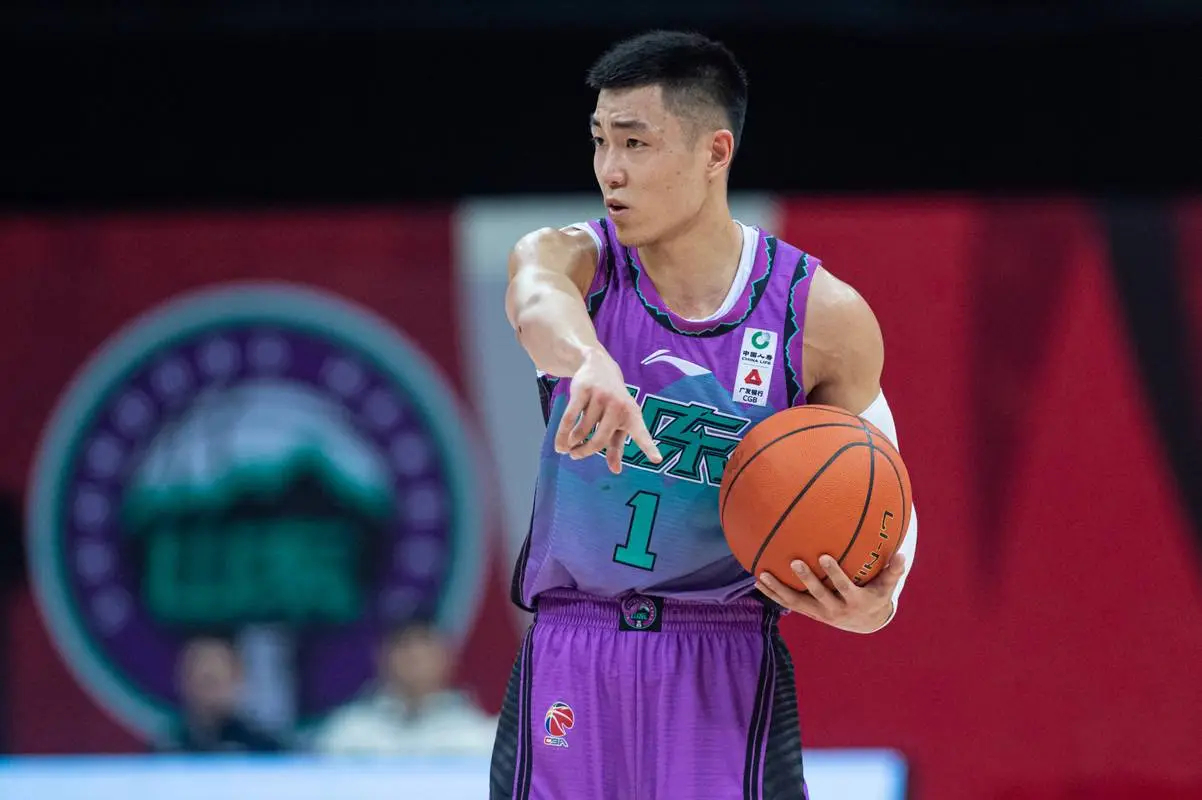 赛前山东男篮调整名单以备德国杯；官宣签约环节打磨；话题不断；赛程密集仍需轮换的简单介绍